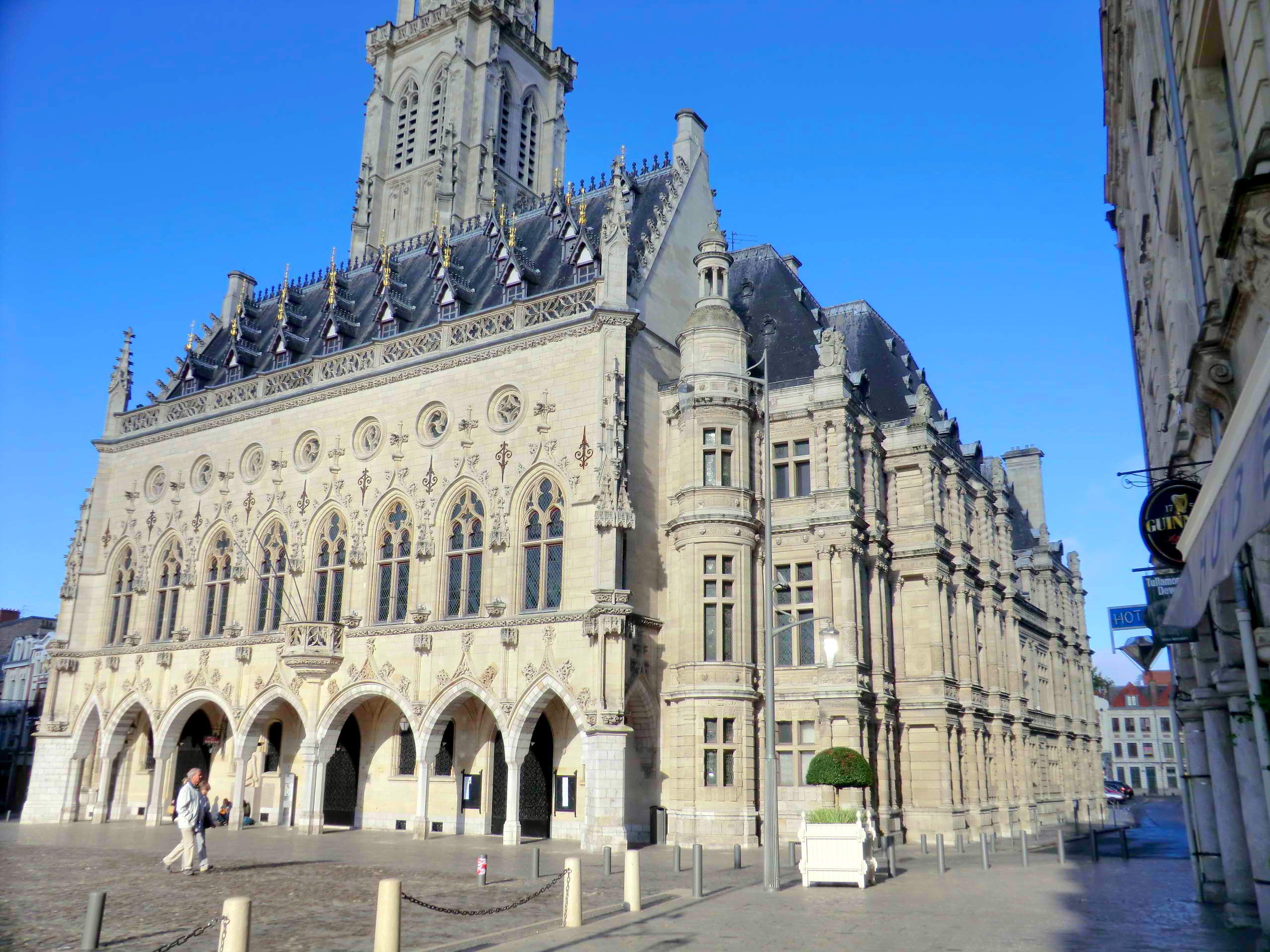 Town-Hall , Arras © Mélanie Huguet, licence [CC SA 3.0], from Wikimedia Commons.