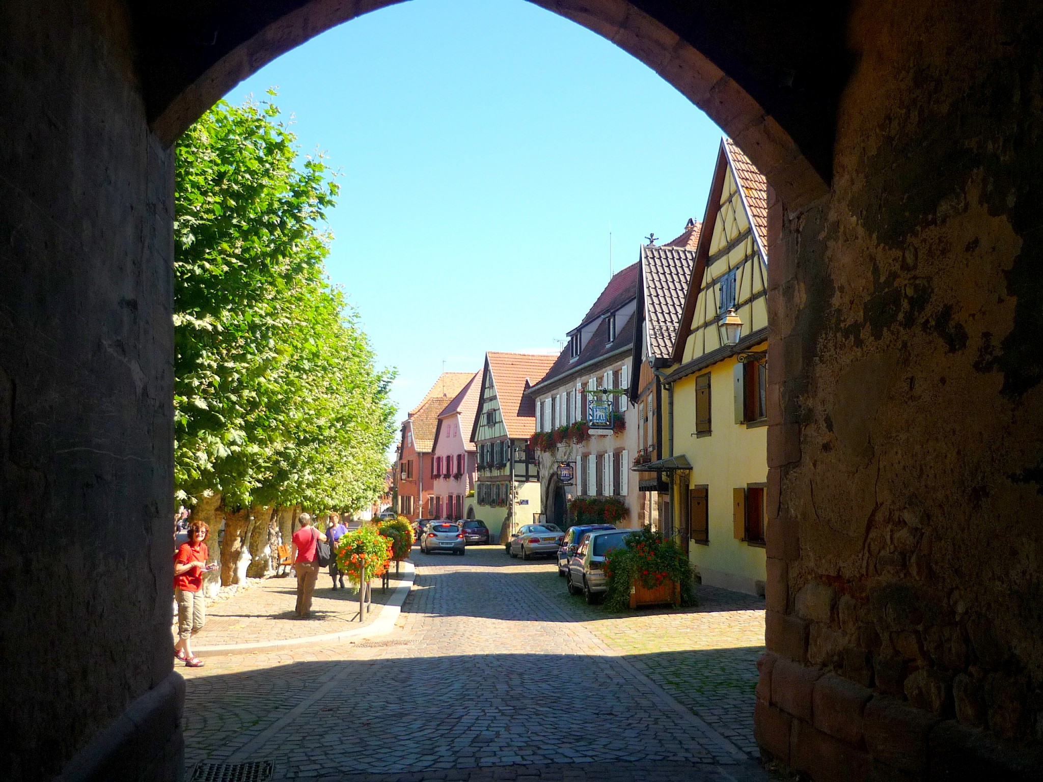 Under the Obertor (Porte Haute) in Bergheim © French Moments