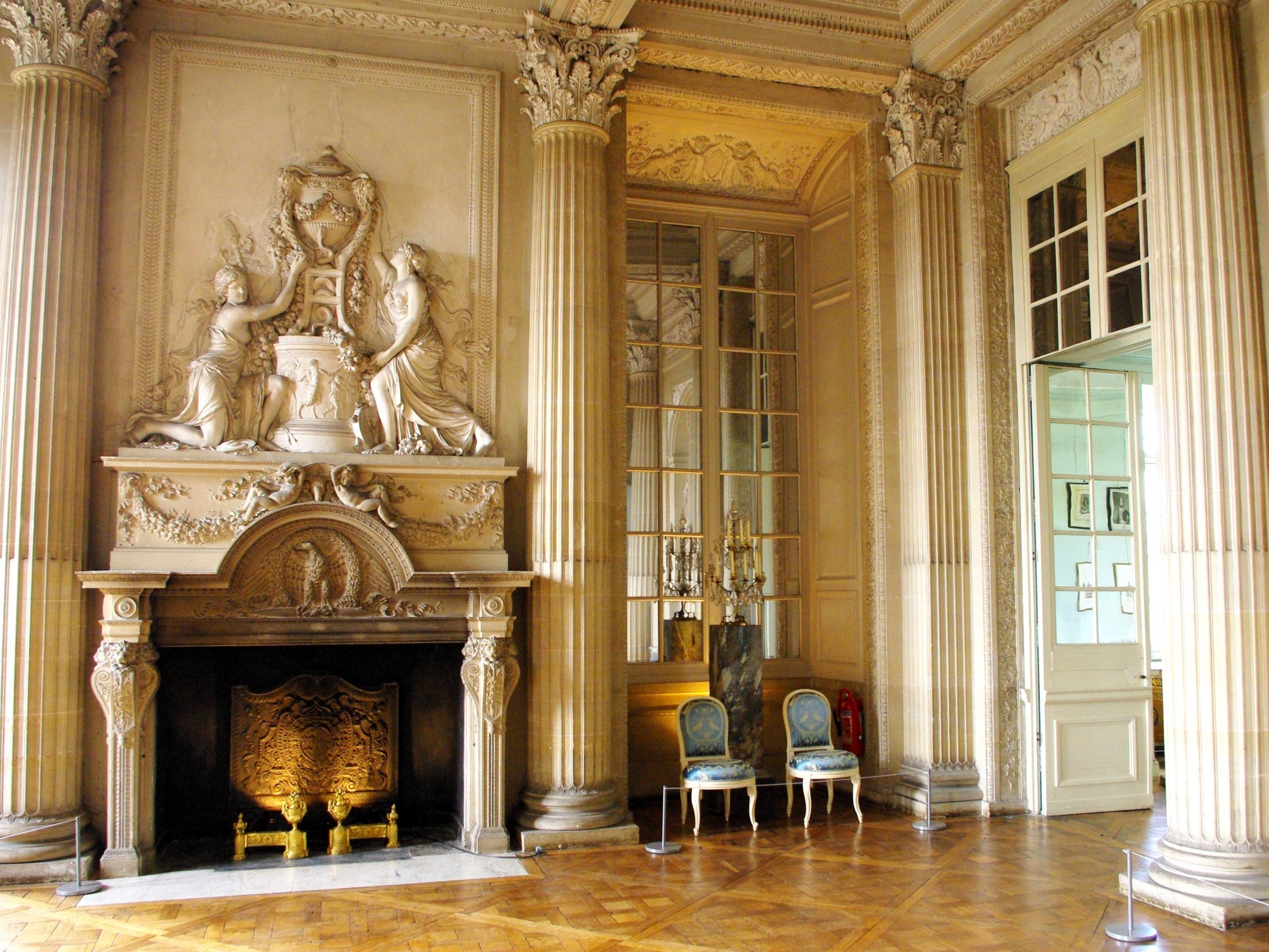 Inside the chateau of Maisons-Laffitte © French Moments