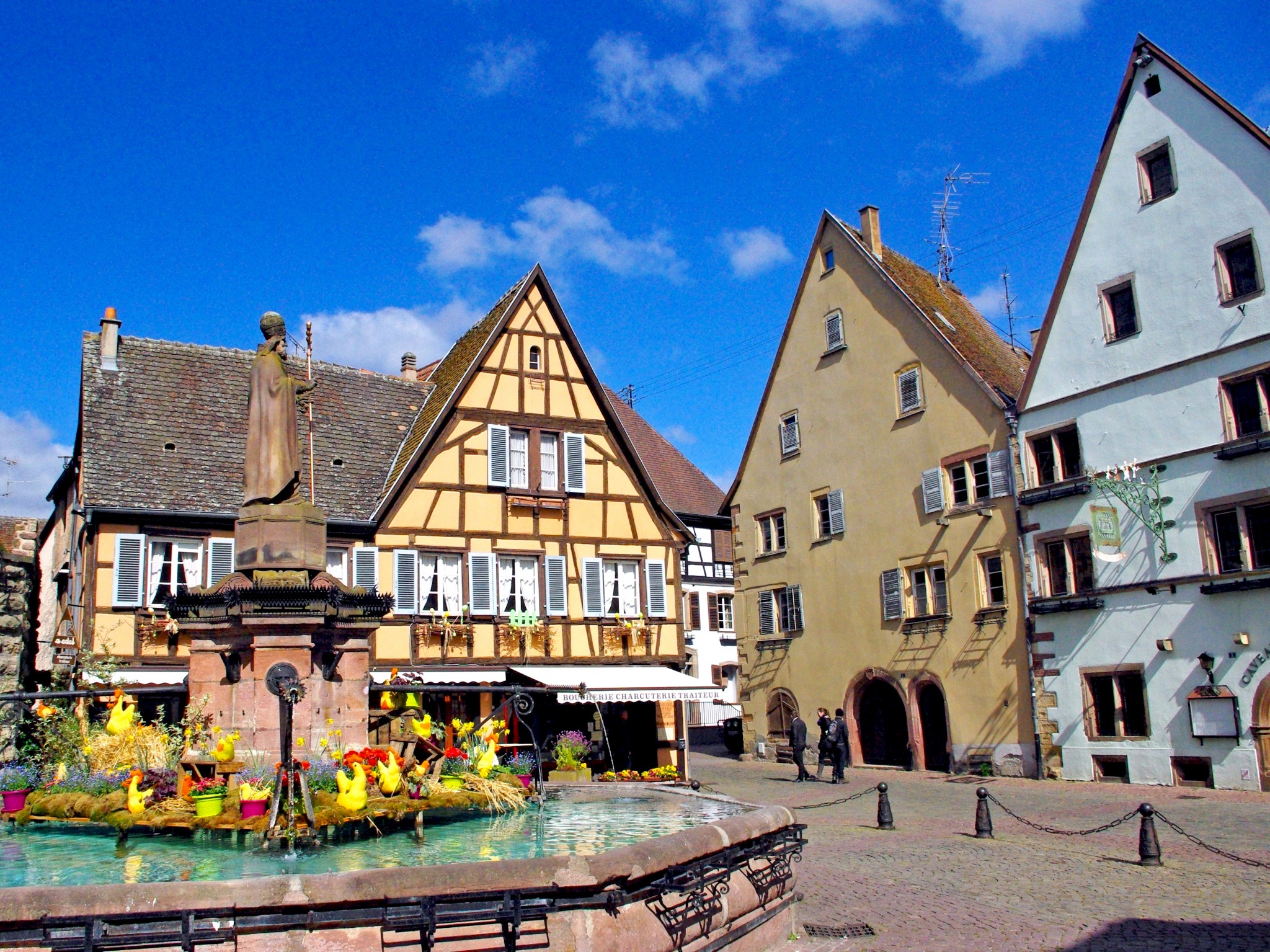 Eguisheim main square copyright French Moments