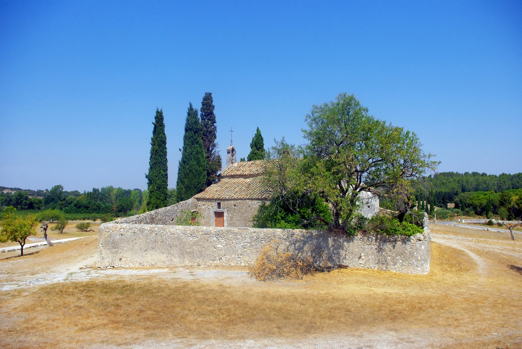 The St. Sixte chapel in Eygalières © French Moments