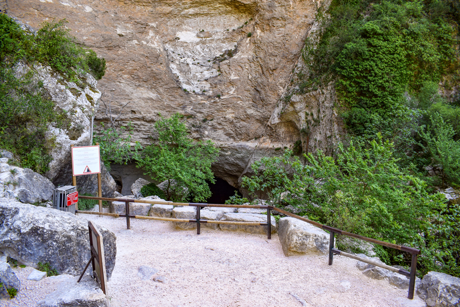 Karst spring of Vaucluse © French Moments