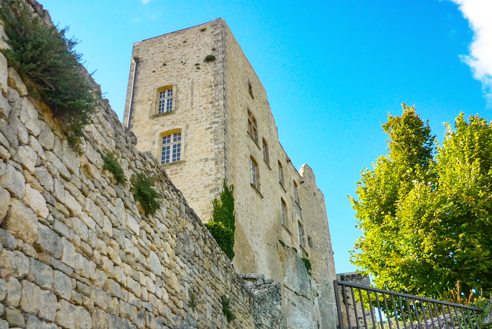 Castle of Lacoste © French Moments