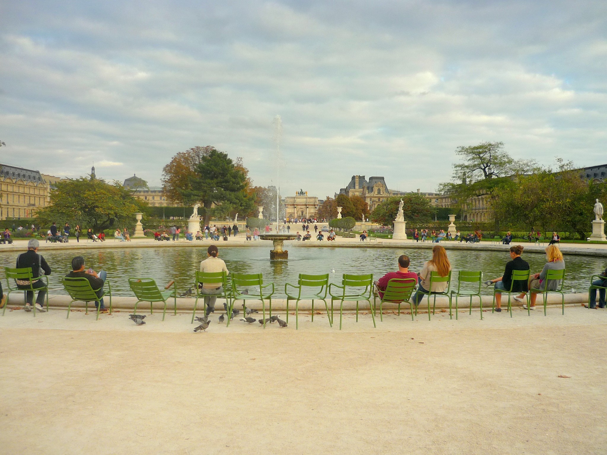 The grand basin of the Tuileries Garden © French Moments