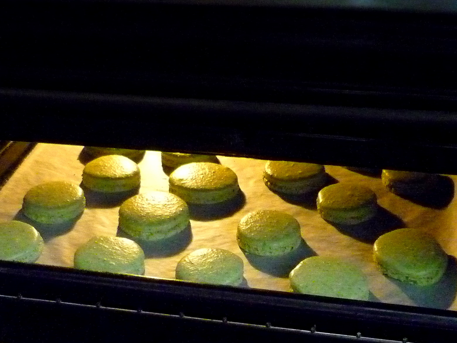 Macarons preparation © French Moments