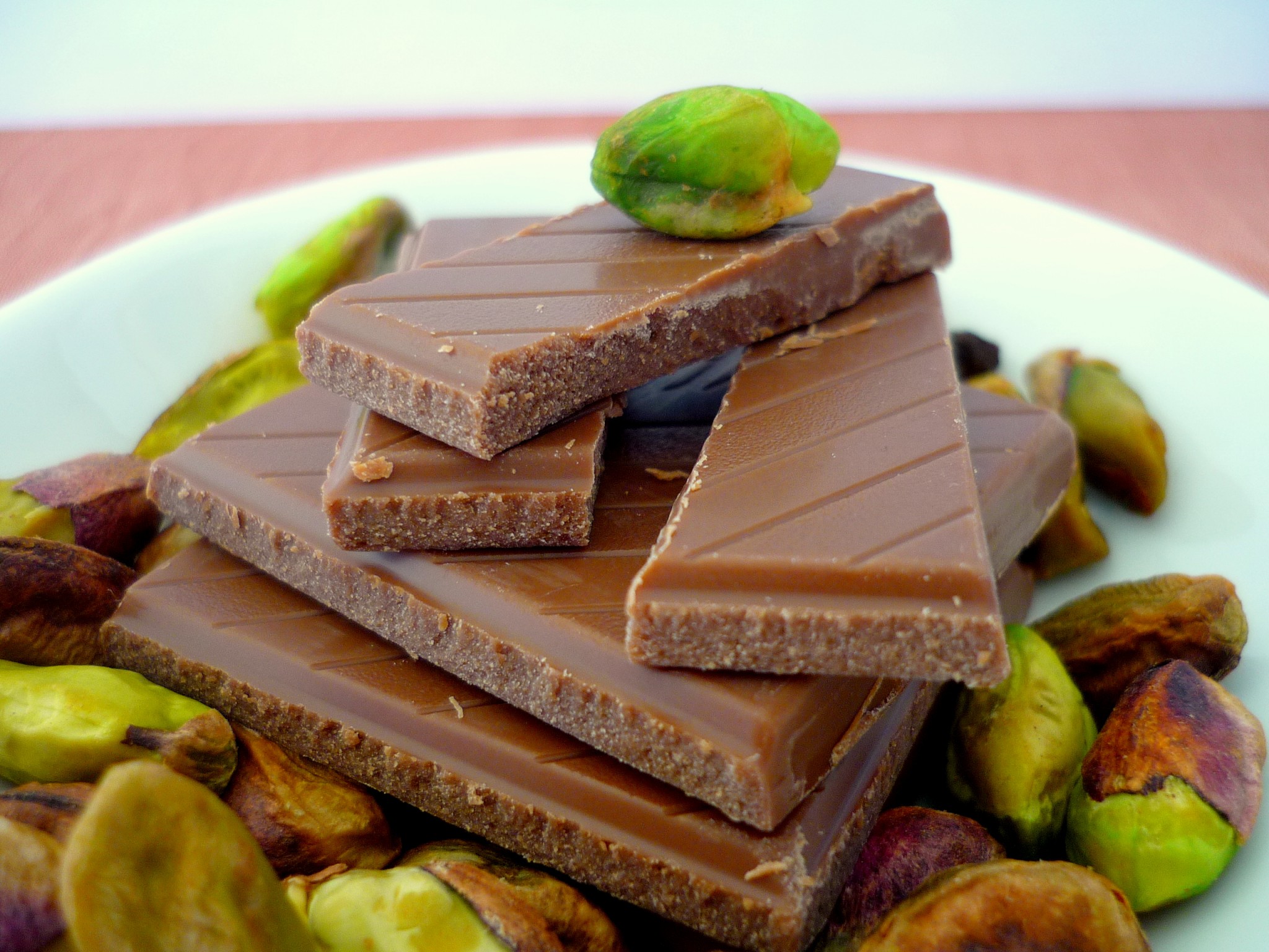 Chocolate and Pistachios for making macarons © French Moments