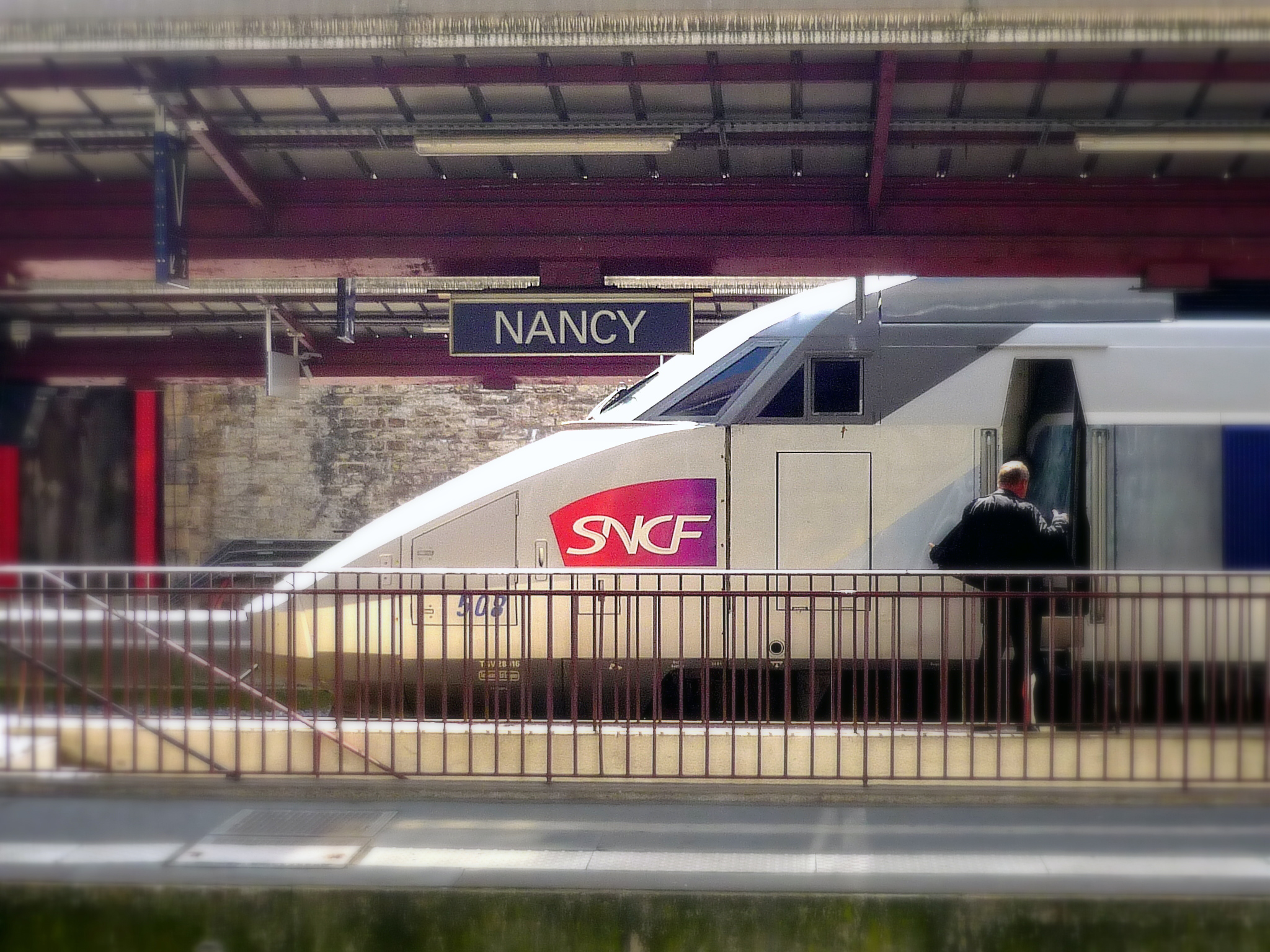 TGV at the railway station of Nancy © French Moments