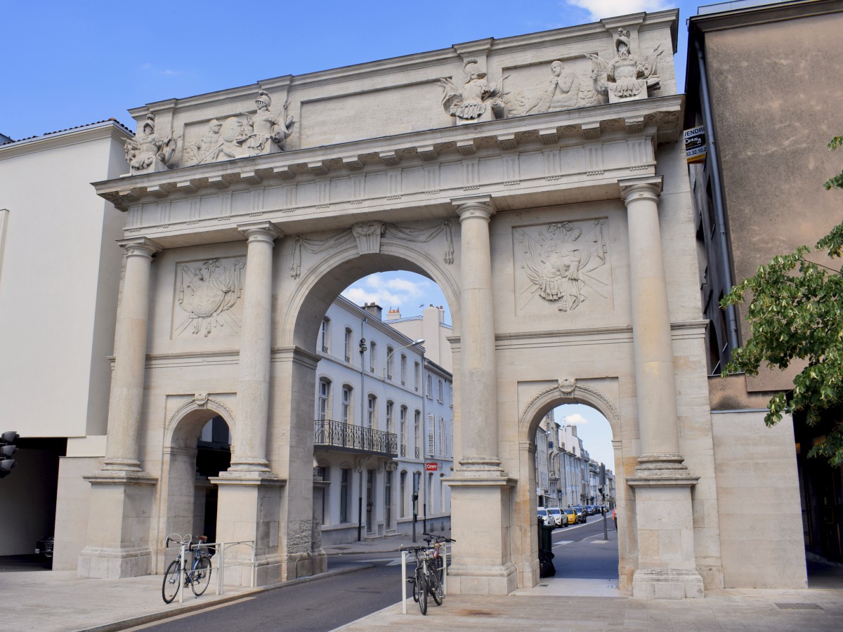 Things to see in Nancy: Porte Stanislas © French Moments