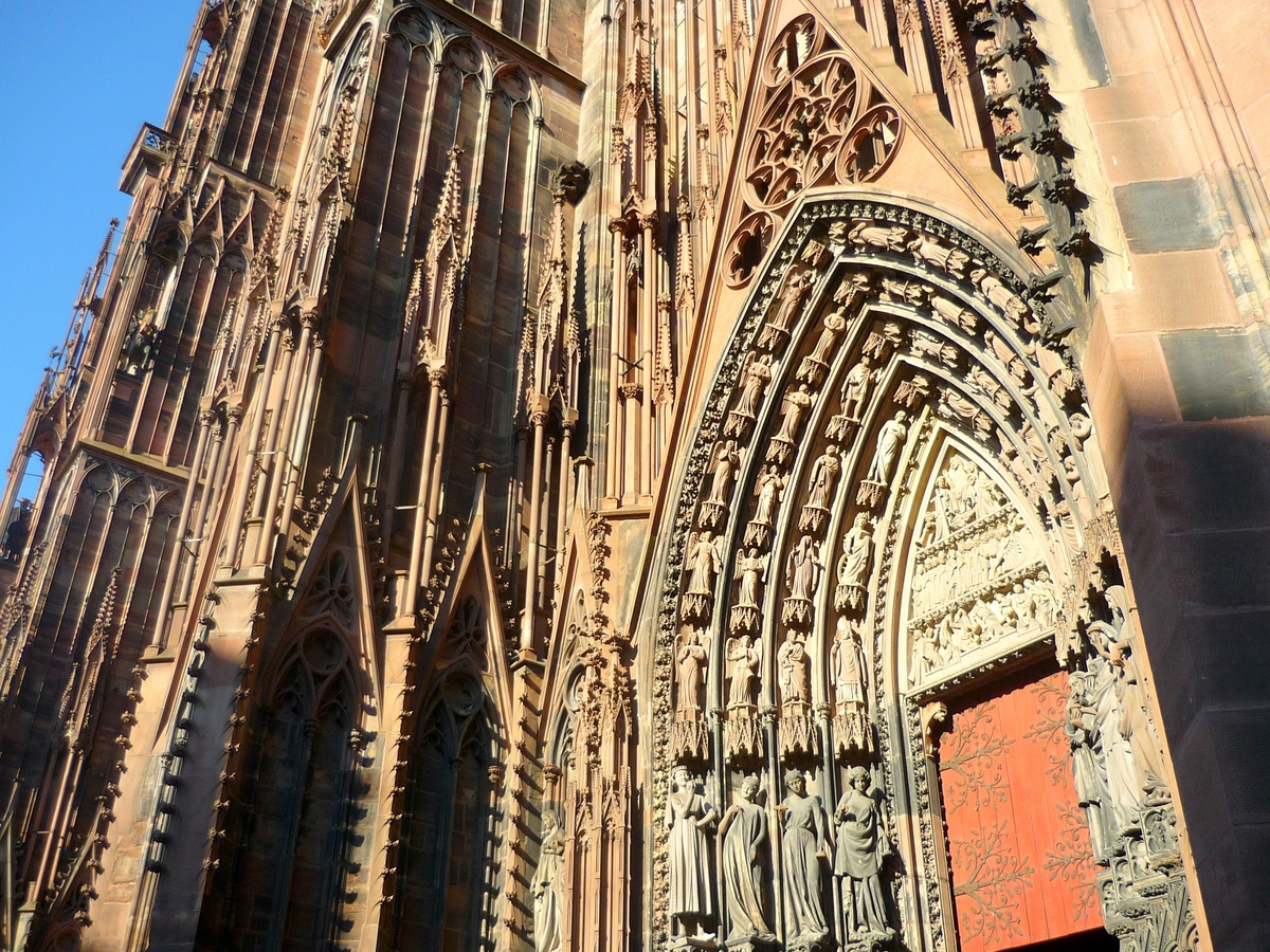 The portal of Strasbourg cathedral © French Moments