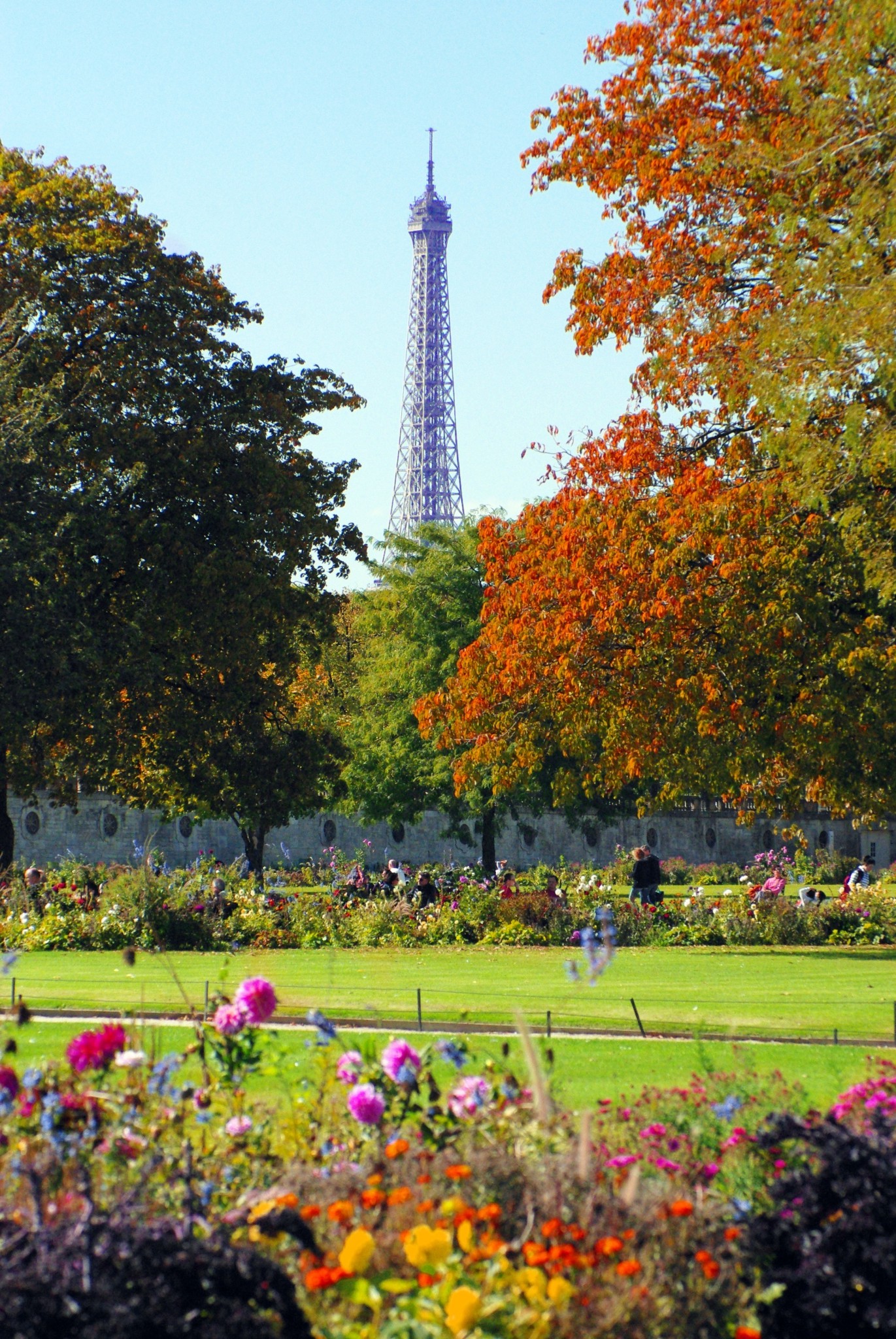 The Tuileries Garden in autumn © French Moments