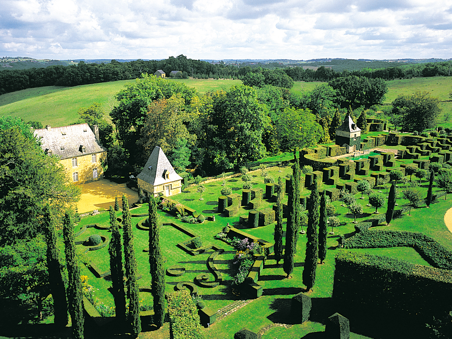 The gardens of Eyrignac from above © J.B Leroux