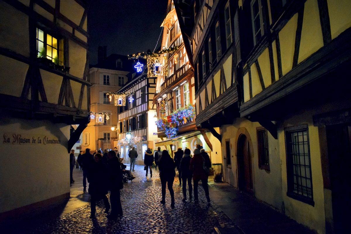 Rue du Bain-aux-Plantes, Christmas in Strasbourg © French Moments