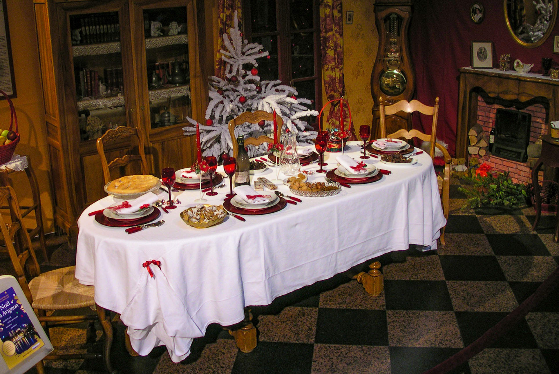 Table du Gros Souper © jean-louis zimmermann - licence [CC BY 2.0] from Wikimedia Commons