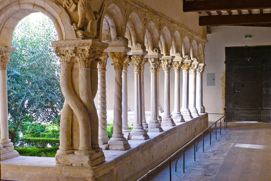 Cloister of Aix-en-Provence © French Moments