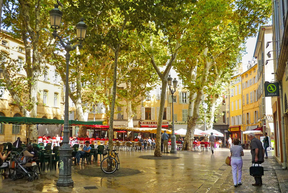 Aix-en-Provence Old Town - Place Richelme © French Moments