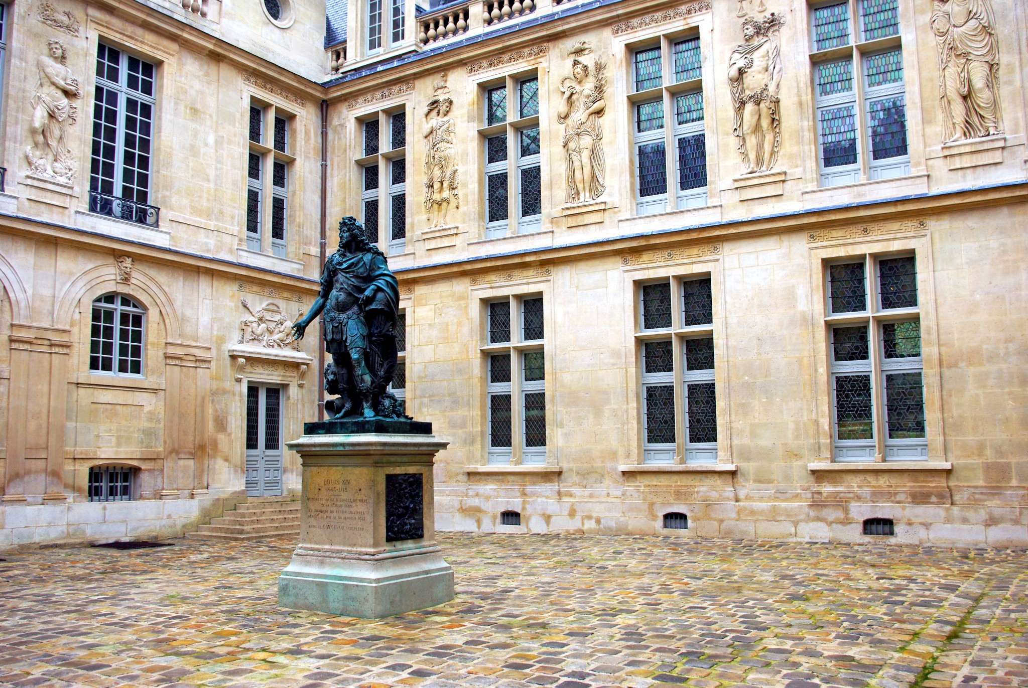 Inner courtyard Hotel Carnavalet © French Moments