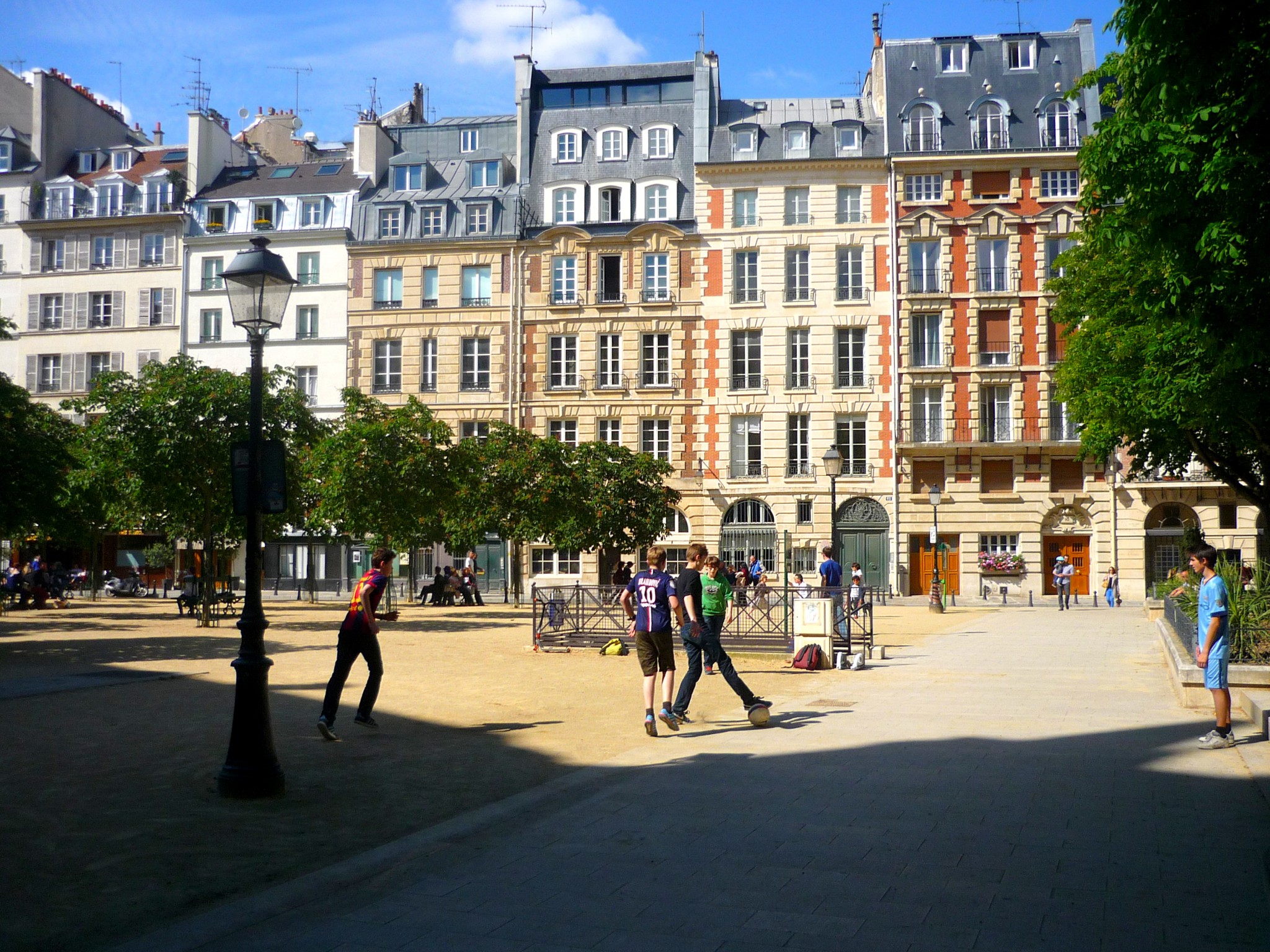 Place Dauphine, First Arrondissement of Paris © French Moments