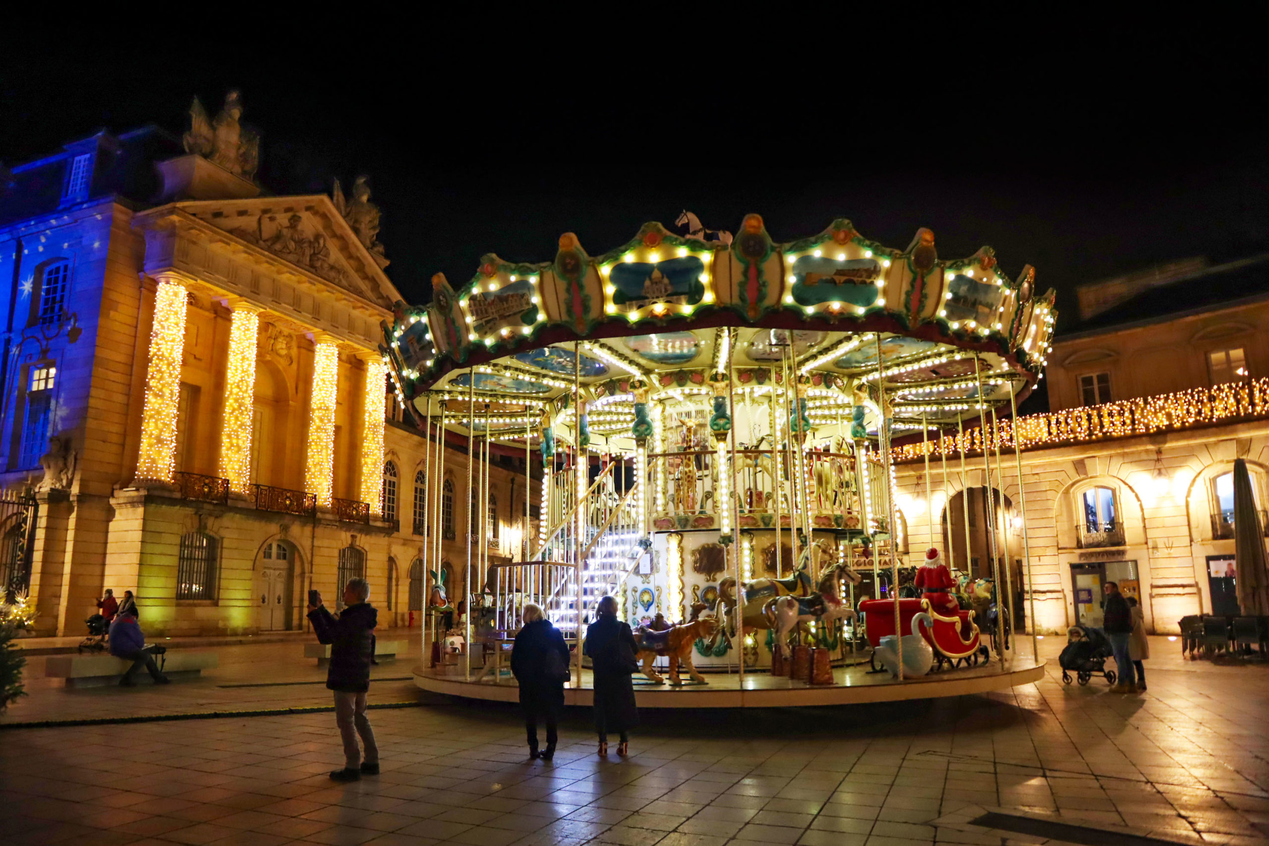 The merry-go-round on Place de la Libération © Office de Tourisme de Dijon Métropole