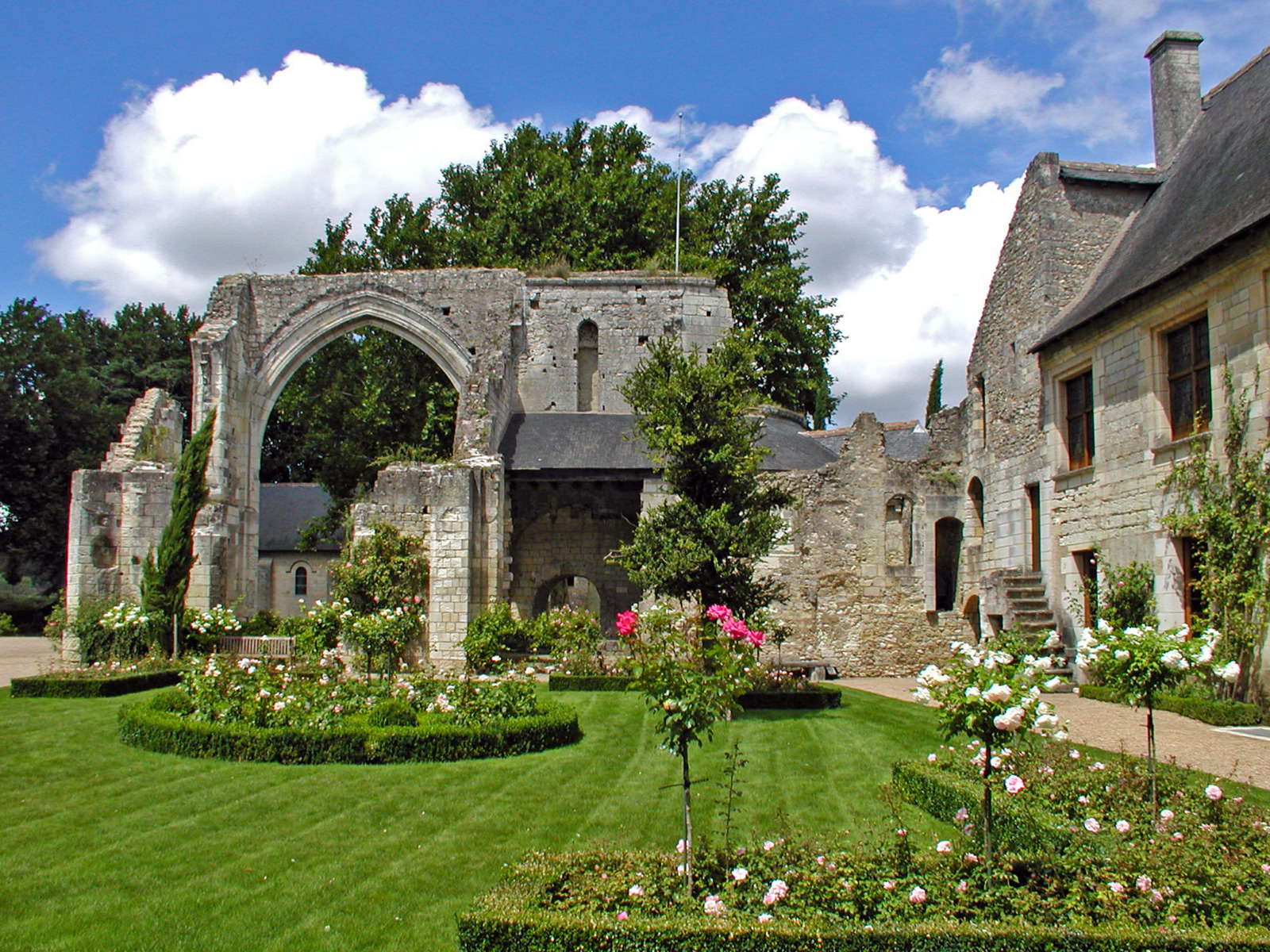 Prieuré de Saint-Cosme © Daniel Jolivet - licence [CC BY 2.0] from Wikimedia Commons