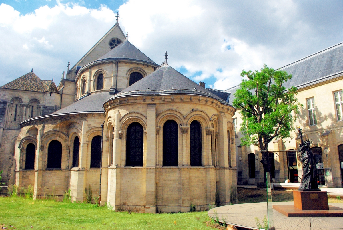 The chevet of Saint-Martin-des-Champs Church, Paris © French Moments