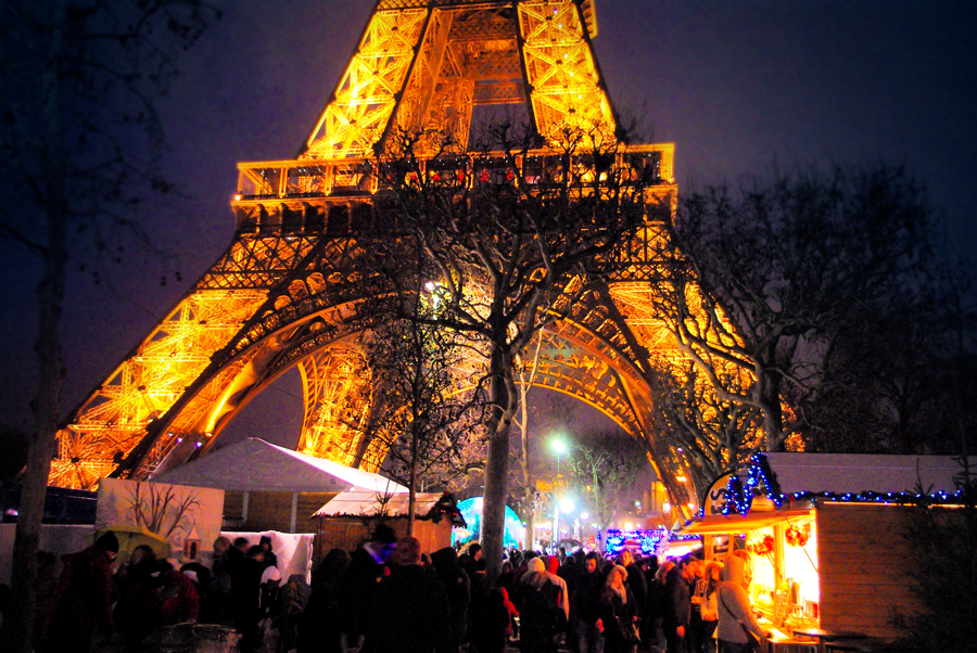 Eiffel Tower at Christmas © French Moments