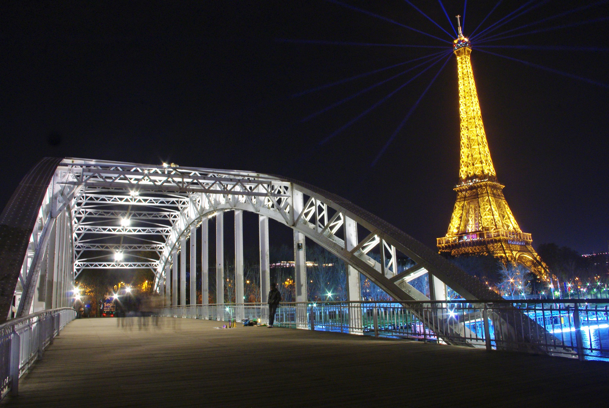 The Eiffel Tower and Passerelle Debilly © French Moments