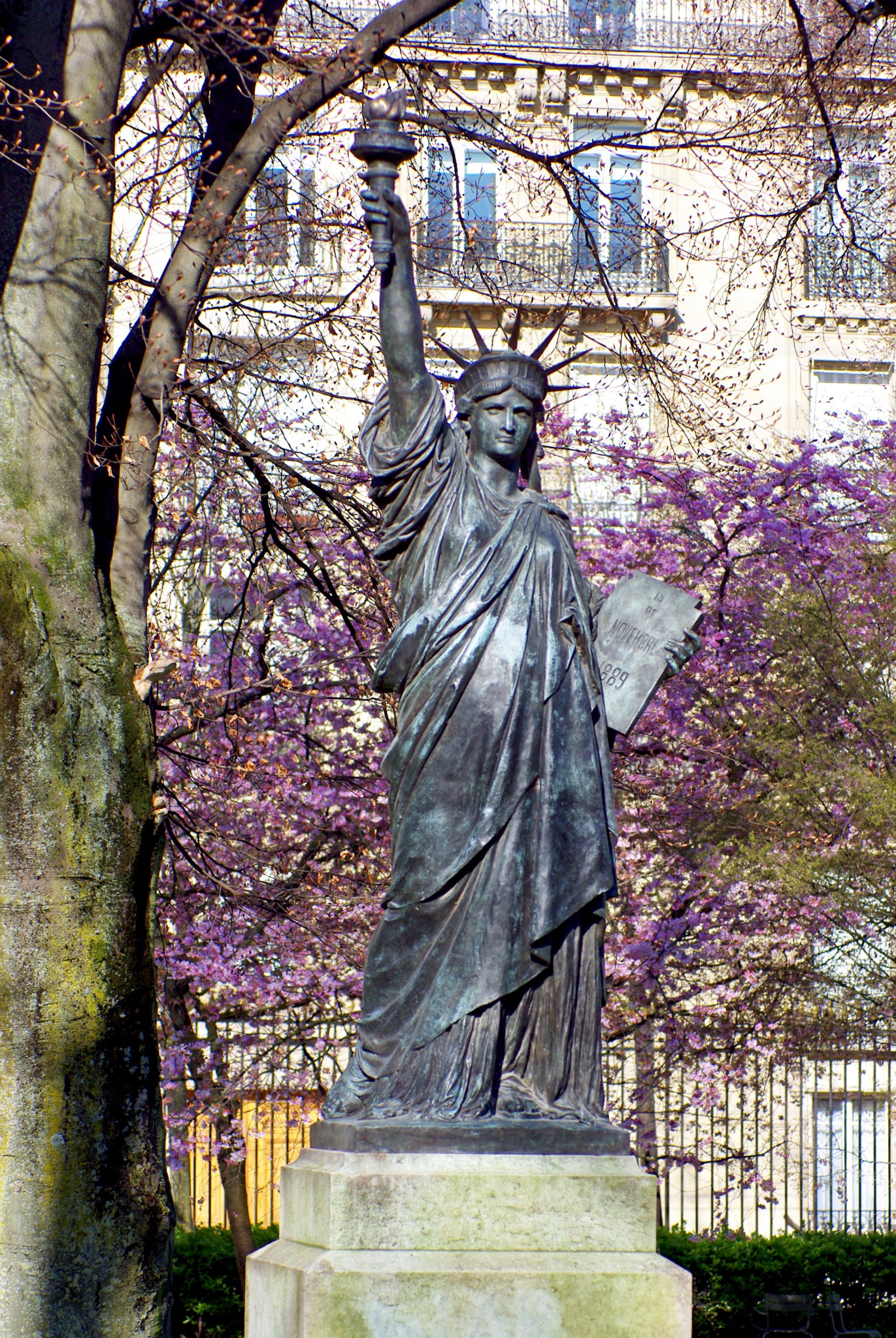Replica of the Statue of Liberty in the Luxembourg Garden, Paris © French Moments