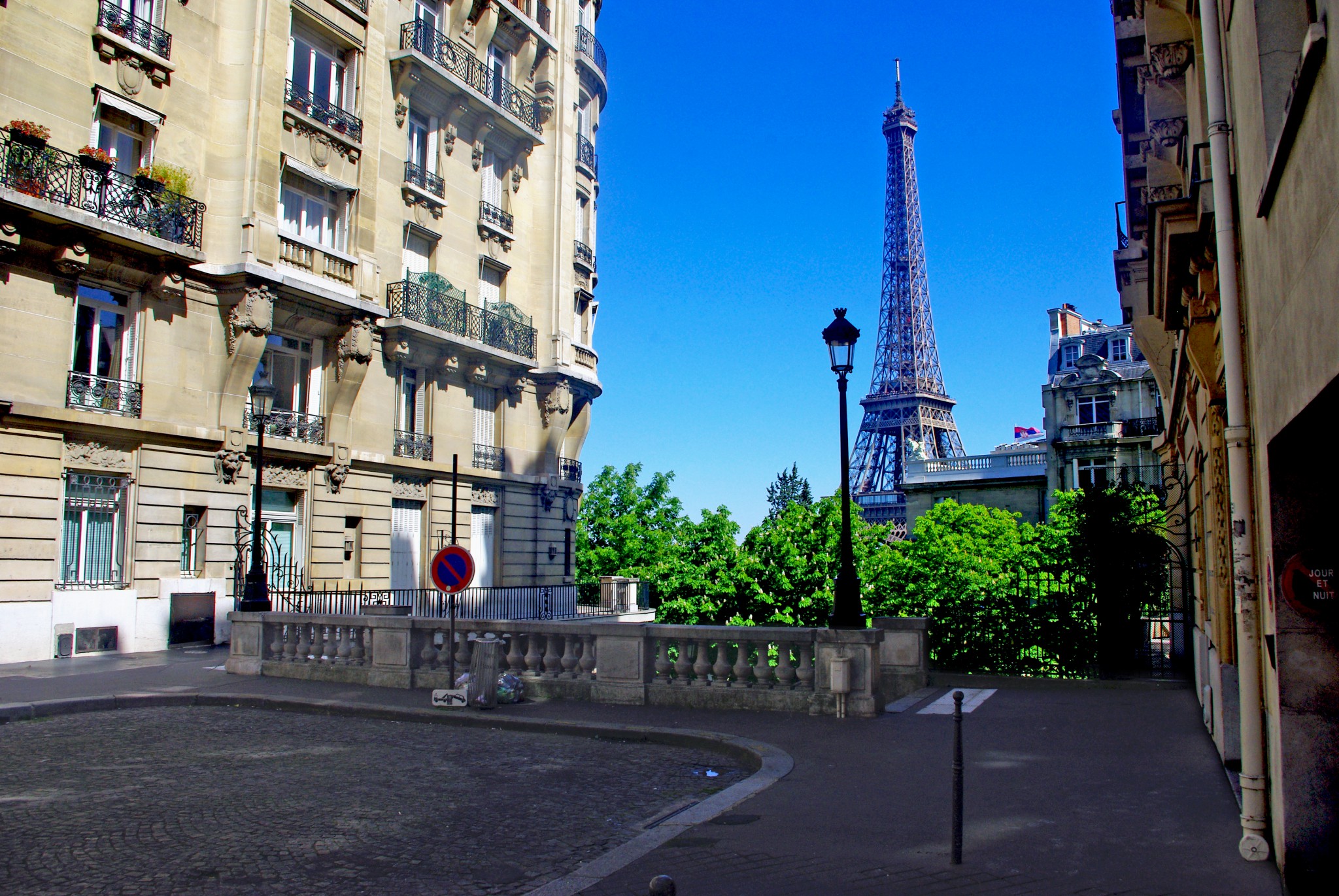 Avenue de Camoëns, 16th arrondissement of Paris © French Moments