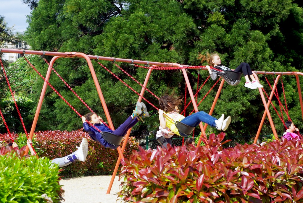 Swings at the Jardin d'Acclimatation © French Moments