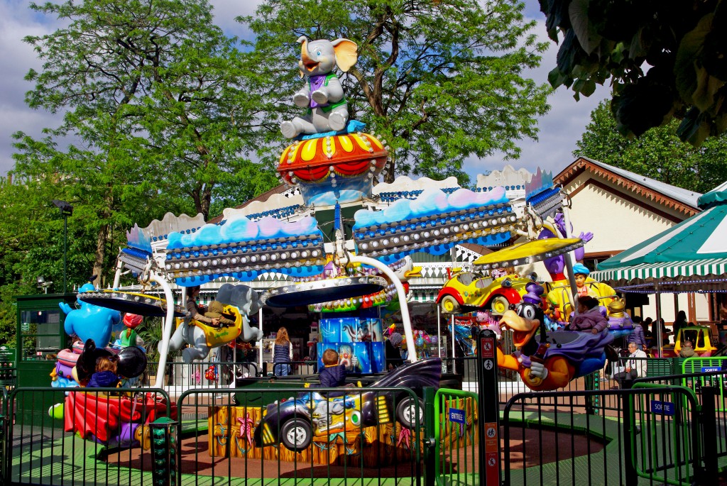 A Disney-theme ride in the Jardin d'Acclimatation © French Moments