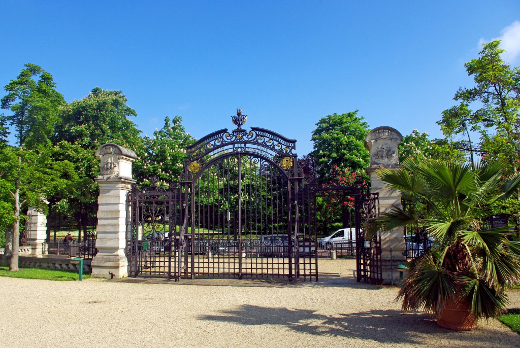 Entrance gate of the Jardin des Serres d'Auteuil © French Moments