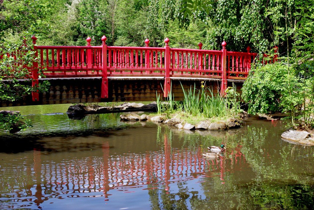 Japanese Garden of the Parc de Boulogne: the red bridge spanning part of the big pond © French Moments