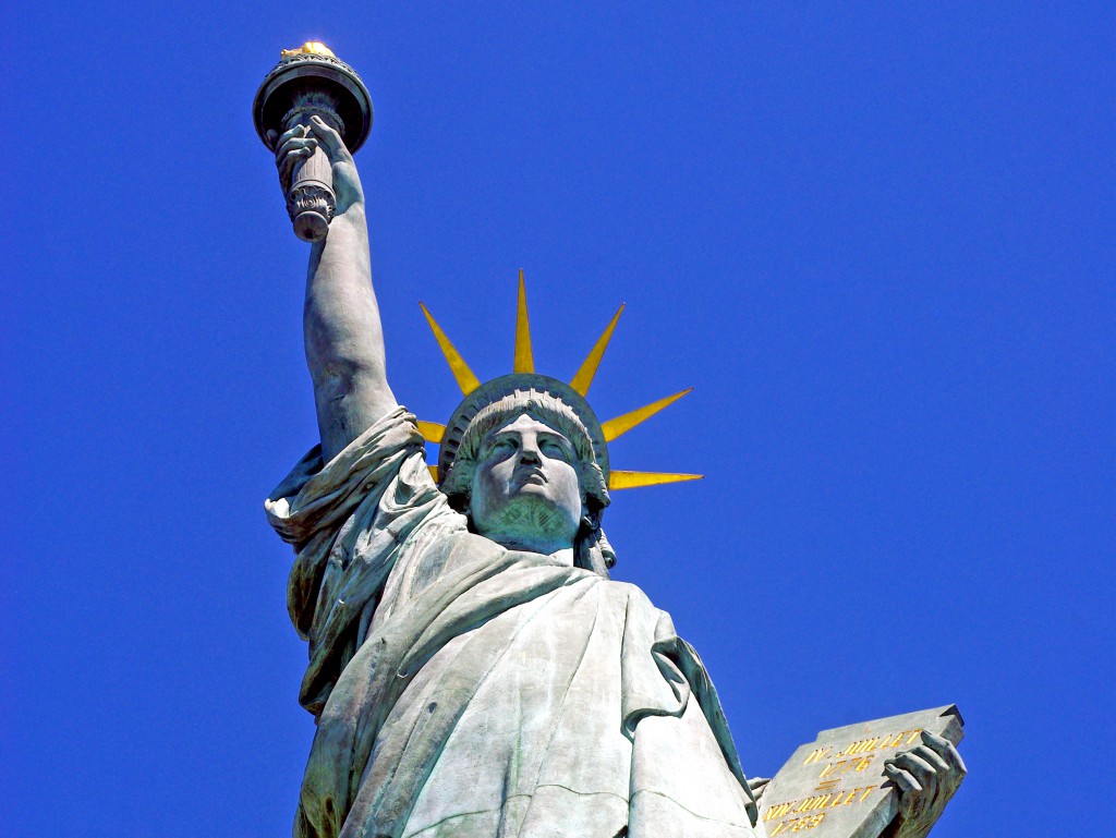 Statue of Liberty Ile aux Cygnes Paris 03 © French Moments