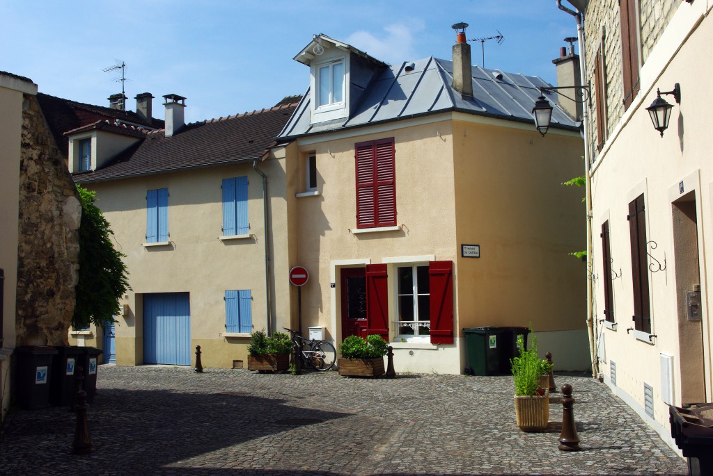 Another charming corner in the old part of Maisons-Laffitte © French Moments