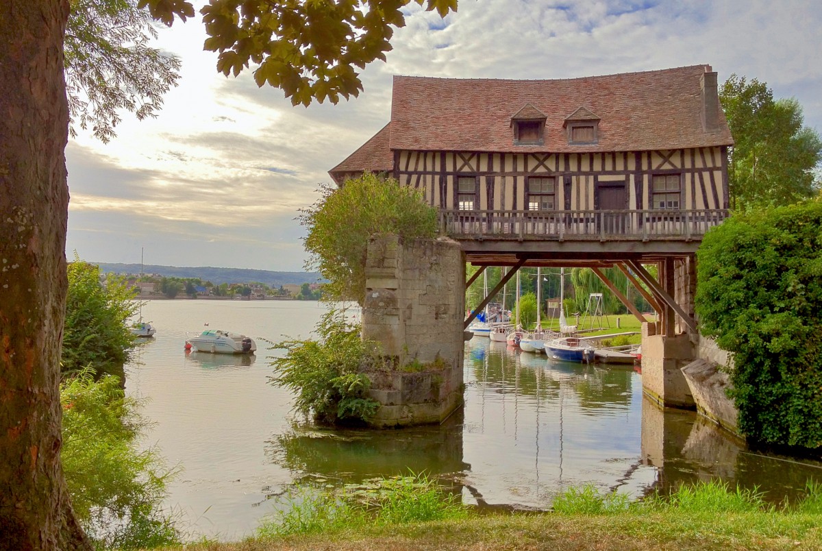 Explore Normandy - Vieux Moulin Vernon © Pablo altes - licence [CC BY-SA 3.0] from Wikimedia Commons