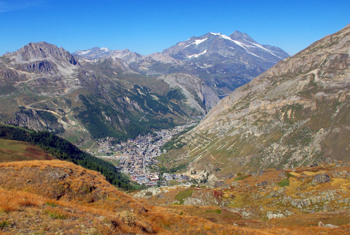 Val d'Isère and Mont-Pourri (far right) © French Moments