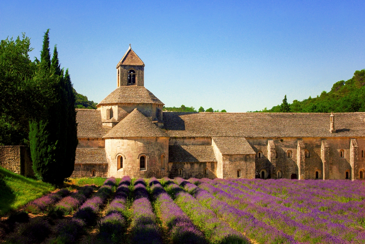 Sénanque Abbey near Gordes © French Moments