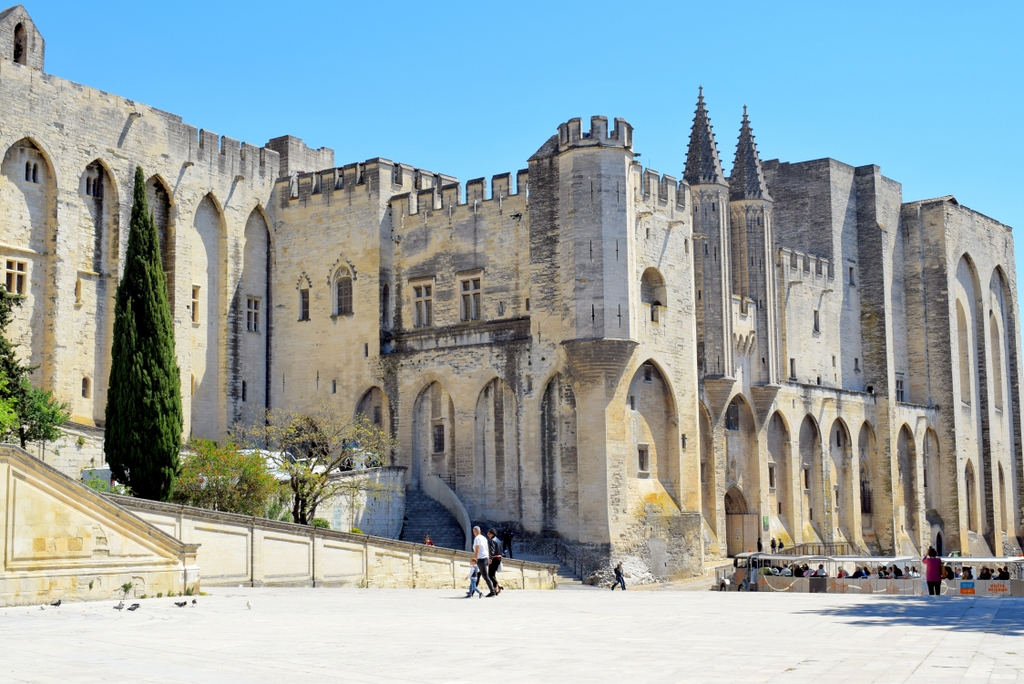 Popes' Palace in Avignon © French Moments