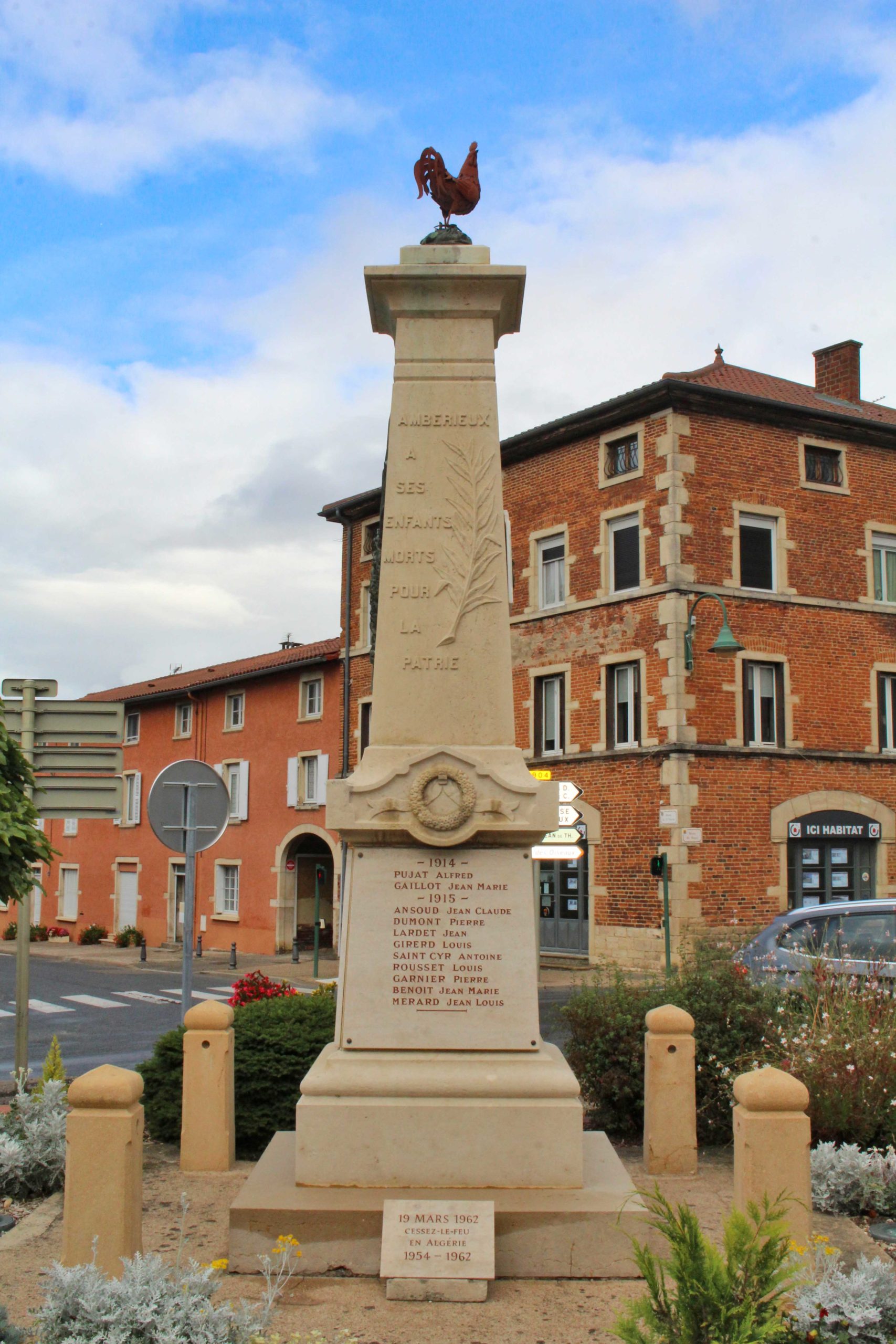 War Memorial Ambérieux-en-Dombes © Chabe01 - licence [CC BY-SA 4.0] from Wikimedia Commons