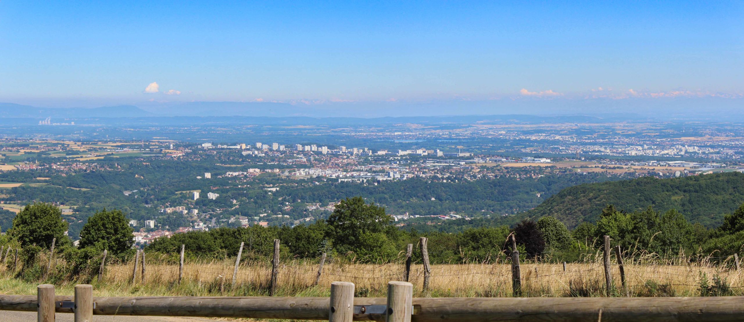 Around Lyon - The view from Mont Thou © Xavier Caré - licence [CC BY-SA 3.0] from Wikimedia Commons