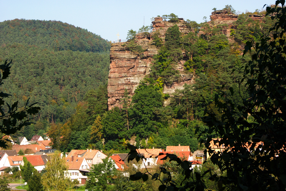 The Jungfernsprung rocks © Rüdiger - licence [CC BY-SA 3.0] from Wikimedia Commons