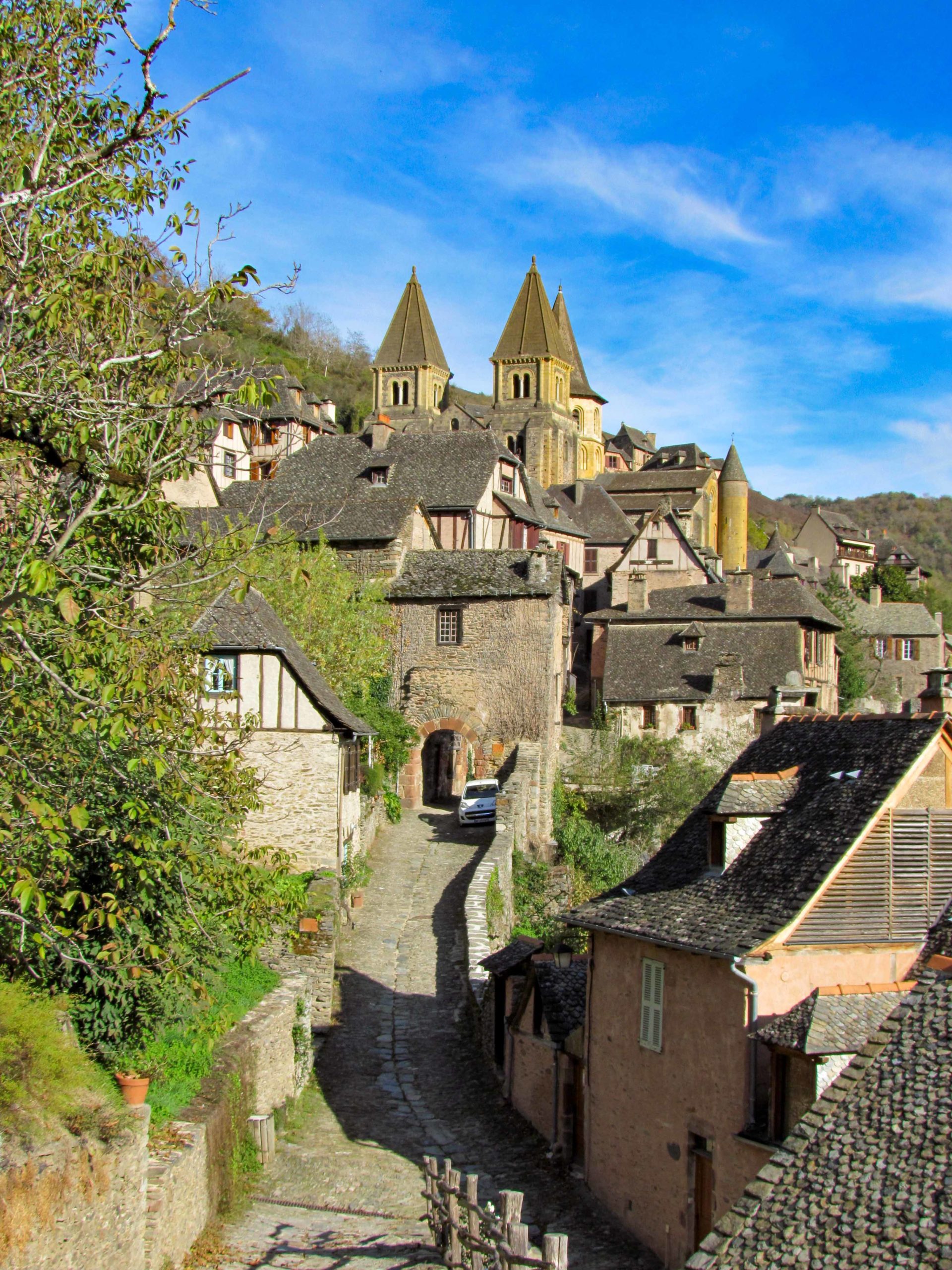 Villages in France - Conques © Daniel CULSAN - licence [CC BY-SA 3.0] from Wikimedia Commons