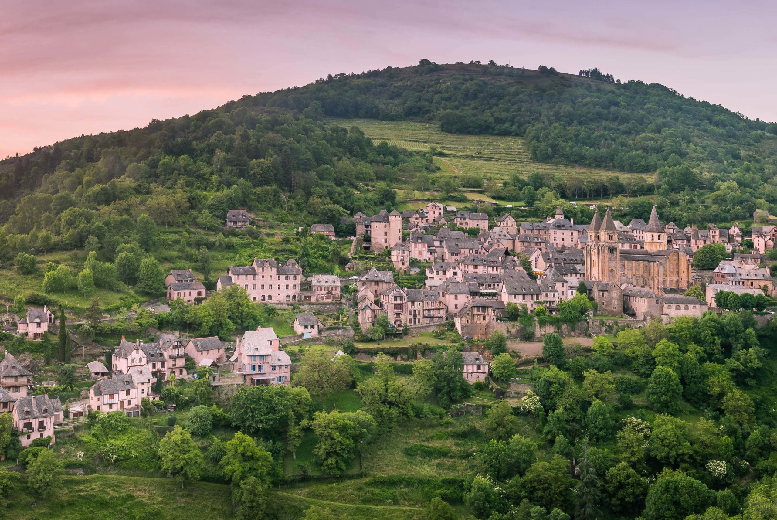 Villages in France - Conques © Krzysztof Golik - licence [CC BY-SA 4.0] from Wikimedia Commons