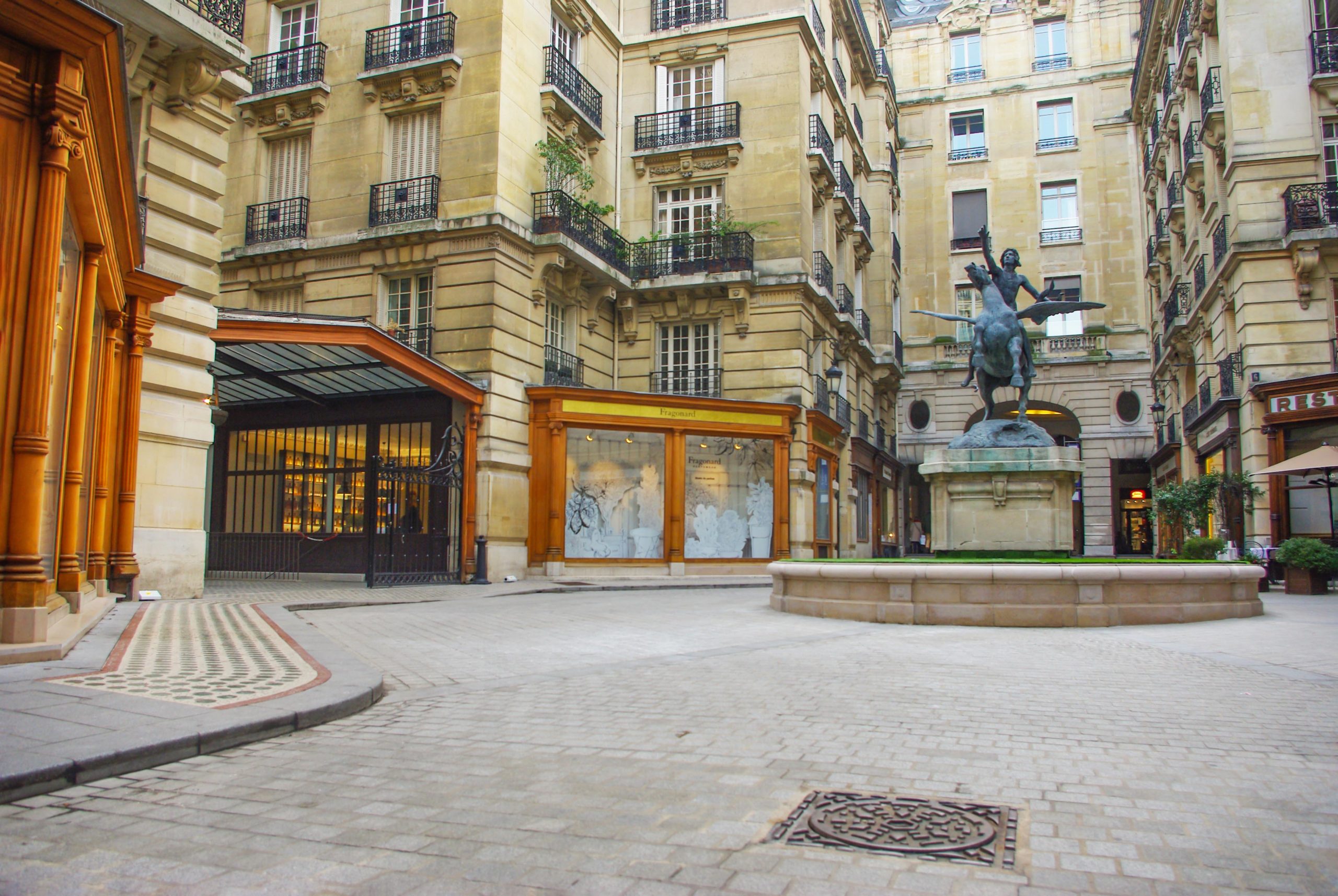 Square de l'Opéra Louis Jouvet © French Moments