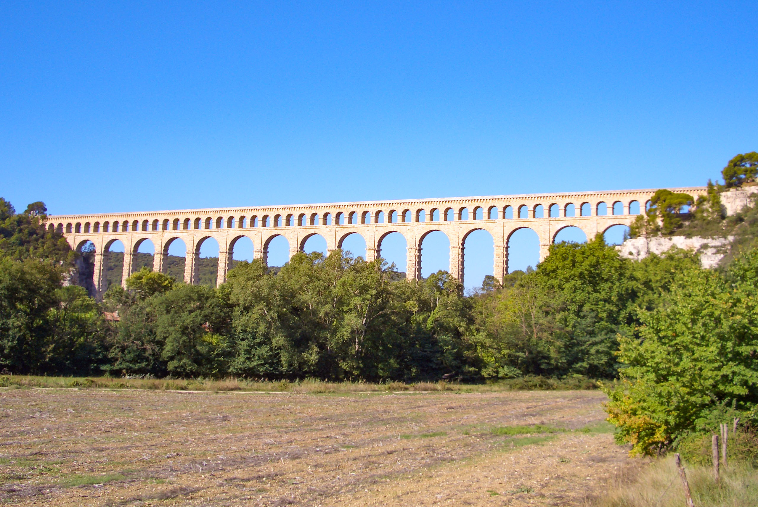 Around Aix-en-Provence - Roquefavour aqueduct © Allie Caulfield - licence [CC BY 2.0] from Wikimedia Commons