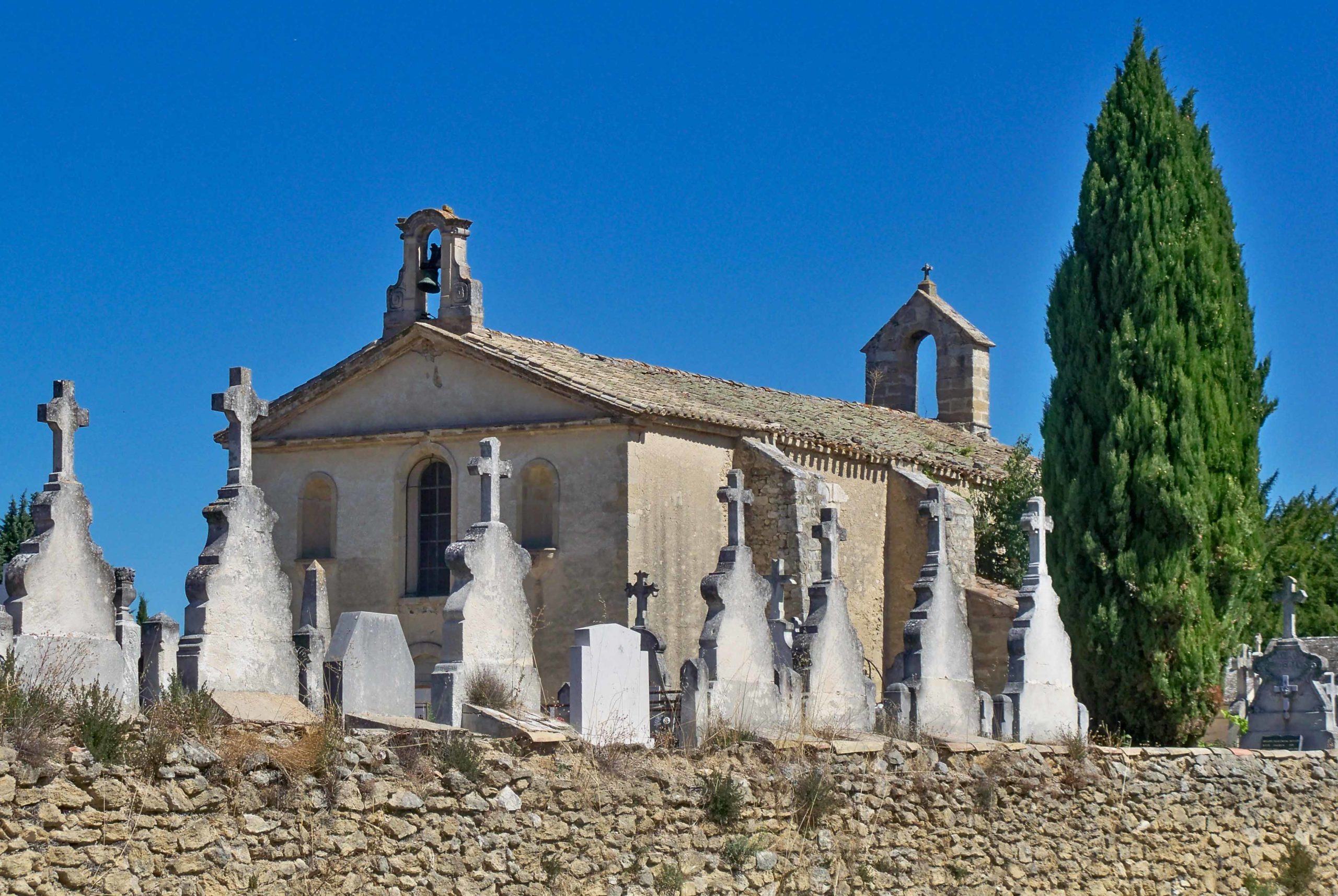 Around Aix-en-Provence - Saint Michel chapel in Lambesc. Photo: Véronique PAGNIER (Public Domain via Wikimedia Commons)