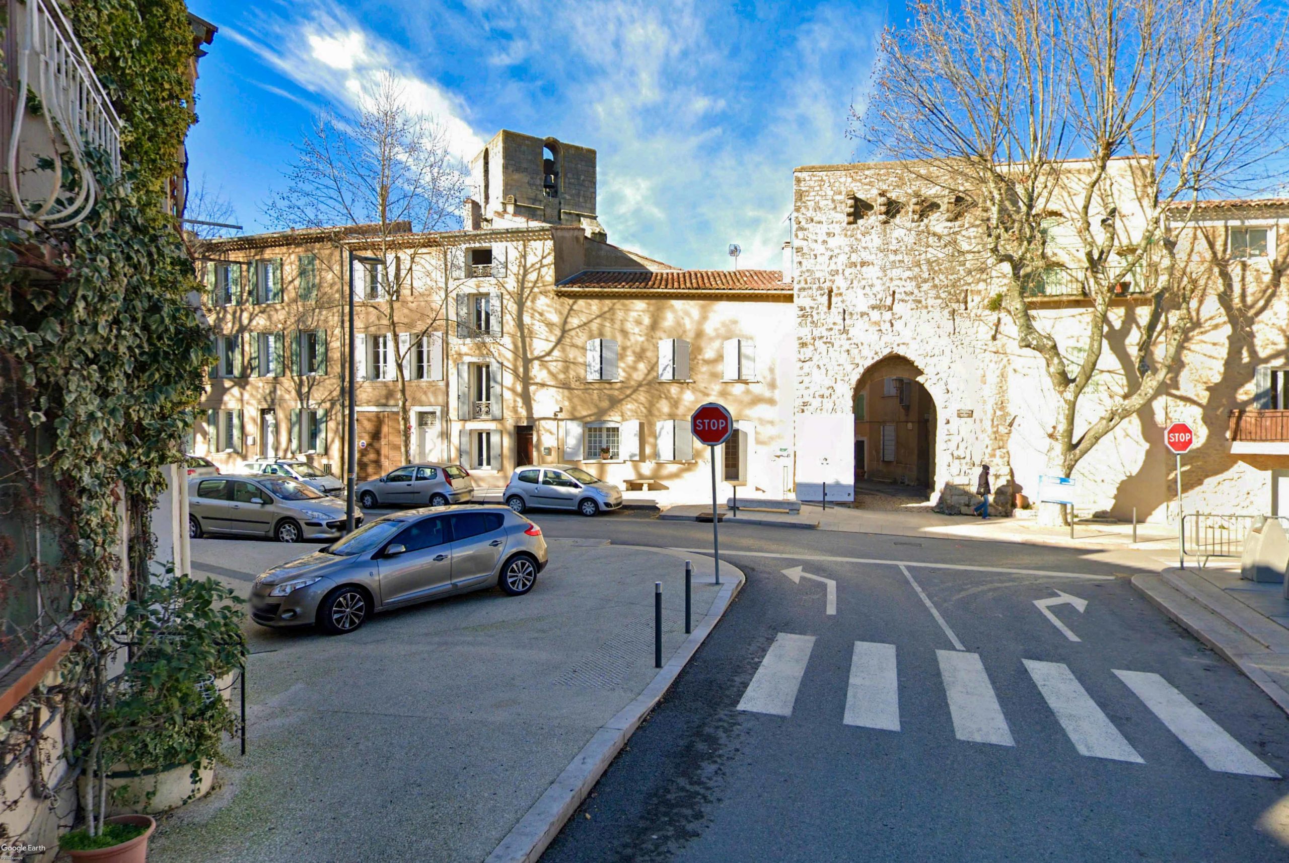 Around Aix-en-Provence - City-gate in Trets. Photo: Google Street View