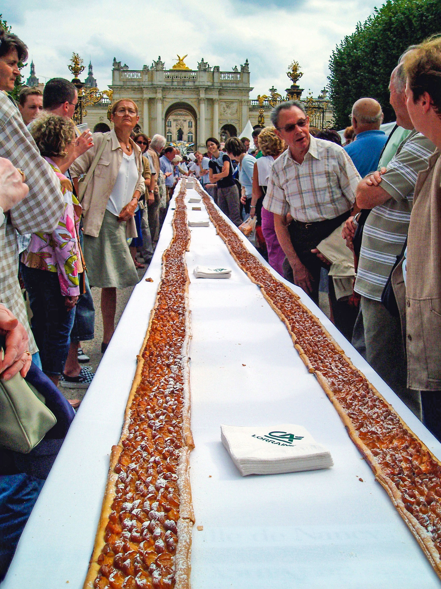 World record for the longest mirabelle plum tart in Nancy © CapnPrep - licence [CC BY-SA 2.5] from Wikimedia Commons