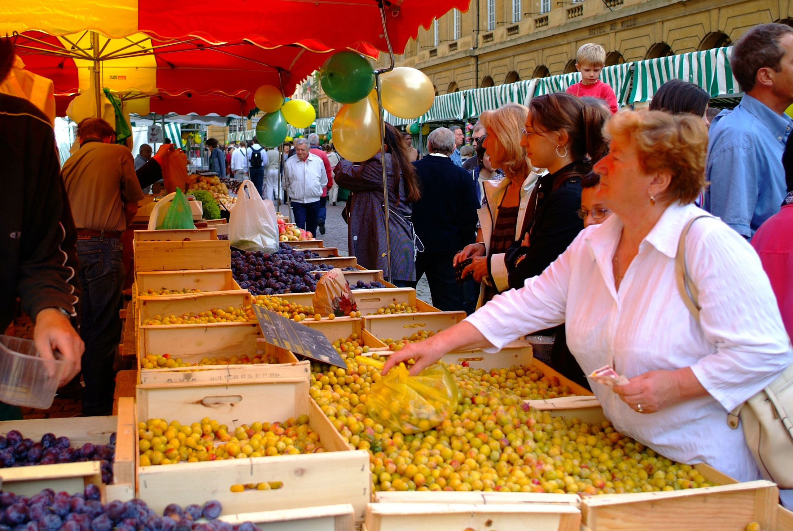 Mirabelle of Lorraine in a market of Metz © OTC Metz - Christian Legay