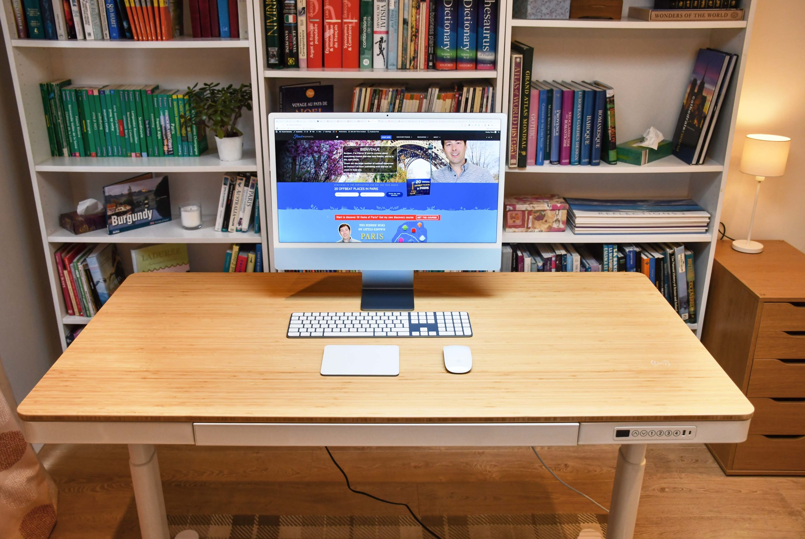 FlexiSpot All-in-One Standing Desk © French Moments